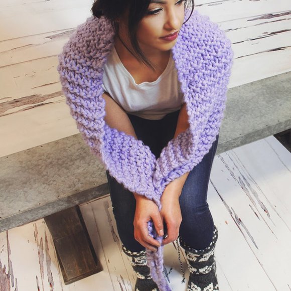 Loopy Mango Chunky Shawl in Lilac - Picture 3 of 5